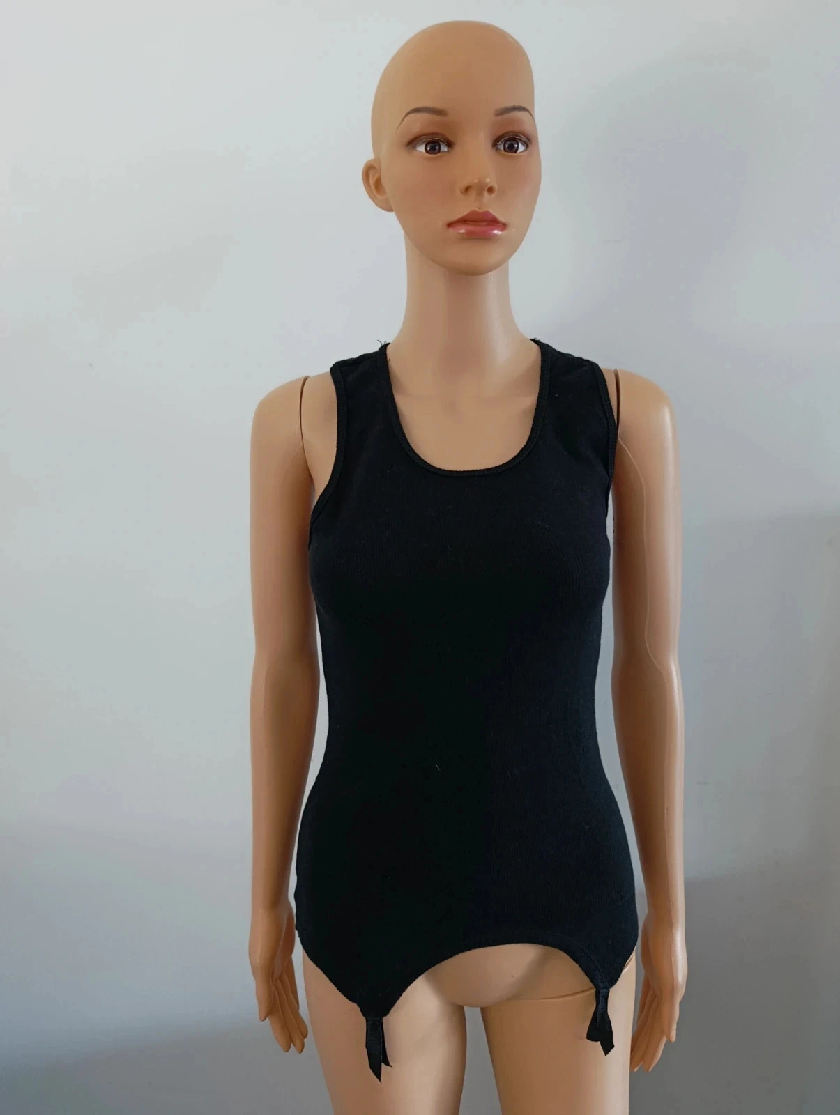 Women's black ribbed tank top size S – stretch cotton – asymmetrical low style – photo 2